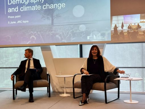 Demografia e cambiamento climatico: lo studio del Jrc di Ispra. «La scienza può aiutare i politici a prendere le decisioni più opportune»