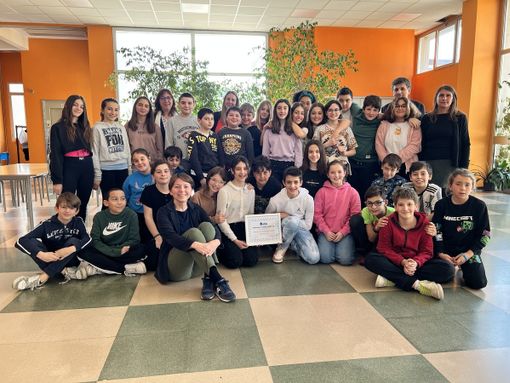 La Giornata mondiale dell’acqua raccontata dai bambini: primo premio a due classi della scuola media di Laveno Mombello La Giornata mondiale dell’acqua raccontata dai bambini: primo premio a due classi della scuola media di Laveno Mombello