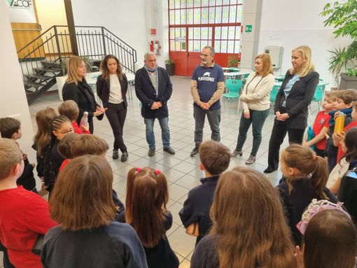 Stop a bottigliette e spreco d’acqua. Adesso la Primary Acof è “plastic free” Stop a bottigliette e spreco d’acqua. Adesso la Primary Acof è “plastic free”