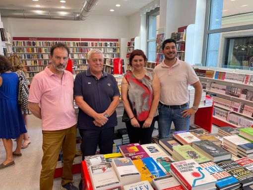 Torna la libreria a Sesto Calende: inaugurata oggi la nuova Ubik in piazza Garibaldi Torna la libreria a Sesto Calende: inaugurata oggi la nuova Ubik in piazza Garibaldi