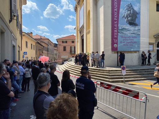 Monsignor Vegezzi nell'omelia del funerale a Vedano: «Quanto può far male l'egoismo degli uomini» Monsignor Vegezzi nell'omelia del funerale a Vedano: «Quanto può far male l'egoismo degli uomini»
