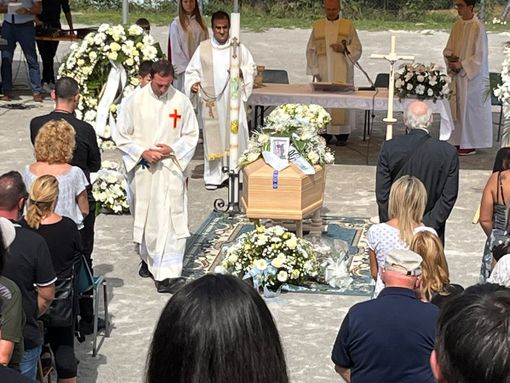 L'addio a Christian: «La tua vita era un disegno bellissimo, ora tocca a noi concluderlo» L'addio a Christian: «La tua vita era un disegno bellissimo, ora tocca a noi concluderlo»