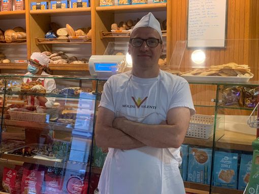 INCHIESTA/1. C’è chi resiste e non aumenta i prezzi: «Finché posso i maggiori costi li assorbo io…»