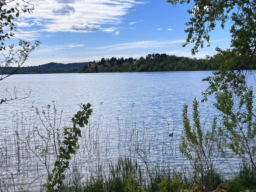 Tornano sole e temperature miti sul Varesotto. Ma dal Primo Maggio riaprite gli ombrelli