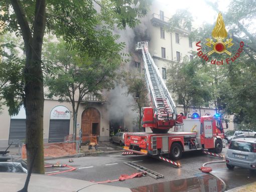 FOTO e VIDEO. Incendio in un condominio di Milano: tre morti e tre feriti FOTO e VIDEO. Incendio in un condominio di Milano: tre morti e tre feriti