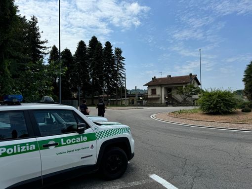Besozzo, blitz della polizia locale nei boschi dello spaccio: bloccati pusher e cliente Besozzo, blitz della polizia locale nei boschi dello spaccio: bloccati pusher e cliente
