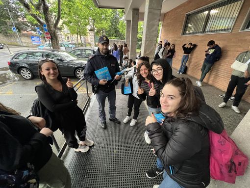 Giornata dei minorenni scomparsi, anche la Questura di Varese in campo: «Denunciate gli episodi di cyberbullismo» Giornata dei minorenni scomparsi, anche la Questura di Varese in campo: «Denunciate gli episodi di cyberbullismo»