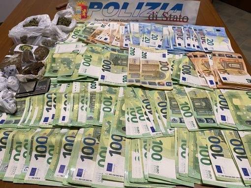 Il denaro sequestrato dagli uomini della Questura varesina Il denaro sequestrato dagli uomini della Questura varesina