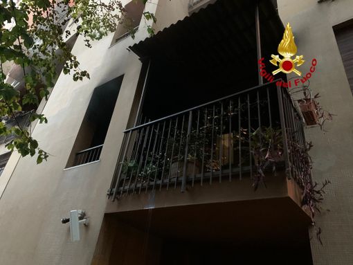 Esplosione in ufficio di un auto noleggio a Milano: due feriti, uno è grave