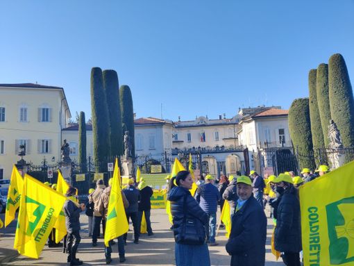 FOTO. Varese, allevatori e agricoltori in piazza contro il caro bollette