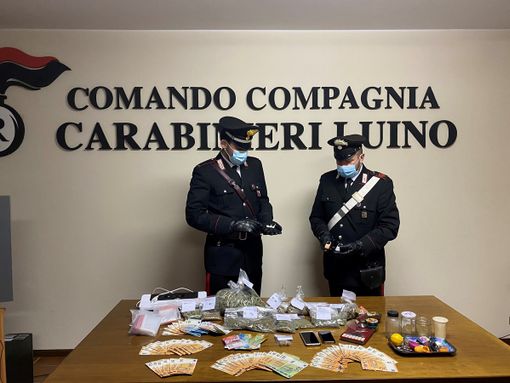 Aveva trasformato il cortile in una piccola piazza per lo spaccio, 31enne arrestato dai carabinieri Aveva trasformato il cortile in una piccola piazza per lo spaccio, 31enne arrestato dai carabinieri
