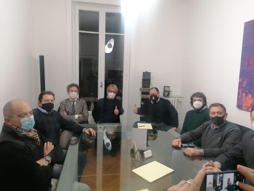 Maroni torna al &quot;lavoro&quot;. Primo incontro politico dopo la malattia: «Obiettivo riconquistare Varese e ce la faremo»