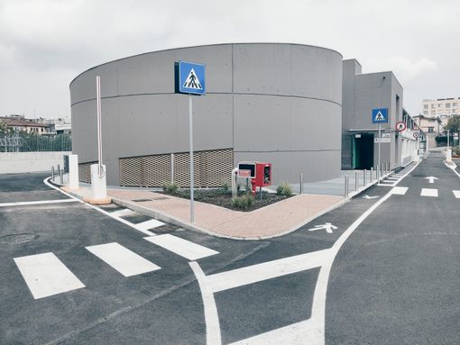 FOTO E VIDEO. L’ospedale Del Ponte ha il suo parcheggio: 315 posti per il polo materno infantile e il quartiere