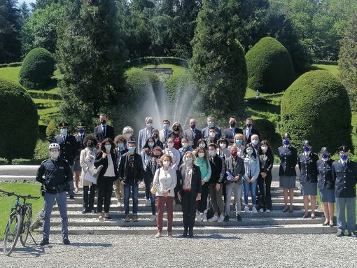 VIDEO. Nonni e nipoti insieme contro le truffe, l'iniziativa della Questura di Varese