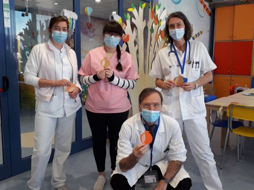 Il Ponte del Sorriso ha fatto rifiorire tanti melograni per la Giornata Mondiale contro il Cancro Infantile Il Ponte del Sorriso ha fatto rifiorire tanti melograni per la Giornata Mondiale contro il Cancro Infantile