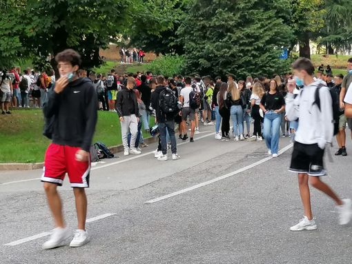 Niente festa in centro per la fine dell’anno, i ragazzi restano a scuola