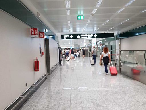 Covid, tamponi obbligatori per chi arriva dalla Cina Covid, tamponi obbligatori per chi arriva dalla Cina