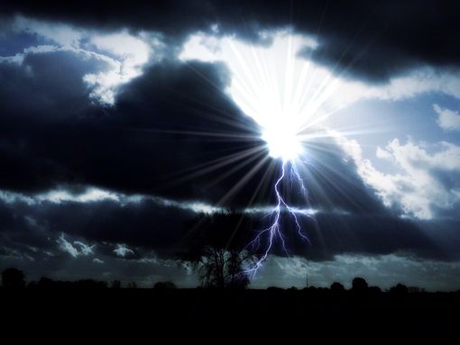 Colpo di coda finale dei temporali. Da lunedì torniamo davvero in estate Colpo di coda finale dei temporali. Da lunedì torniamo davvero in estate