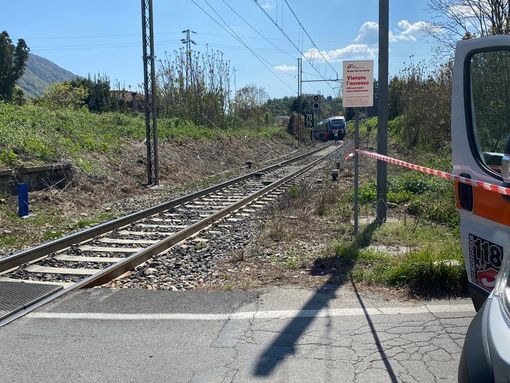 VIDEO. Omegna, muore investito dal treno nella zona del passaggio a livello