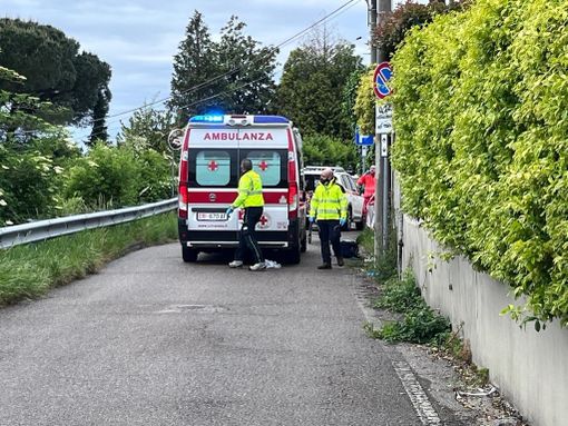 I soccorsi in azione in via Ciro Menotti dov'è rimasta gravemente ferita Lavinia Limido I soccorsi in azione in via Ciro Menotti dov'è rimasta gravemente ferita Lavinia Limido