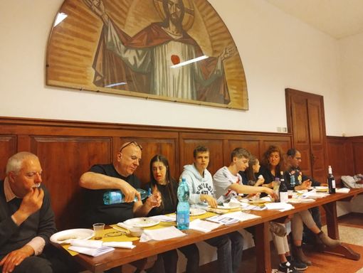 Una serata di spiritualità e riconoscenza: «Noi Cuffie Colorate grate ai Frati di Busto»