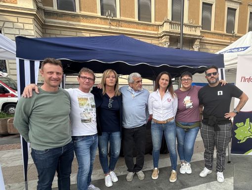 L'incontro lo scorso anno di papà Marco con papà Orazio, insieme agli amici, alla Festa dello Sport L'incontro lo scorso anno di papà Marco con papà Orazio, insieme agli amici, alla Festa dello Sport