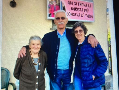 Antonio Tosi con la moglie Antonella in visita alla 101enne Anna Possi Antonio Tosi con la moglie Antonella in visita alla 101enne Anna Possi