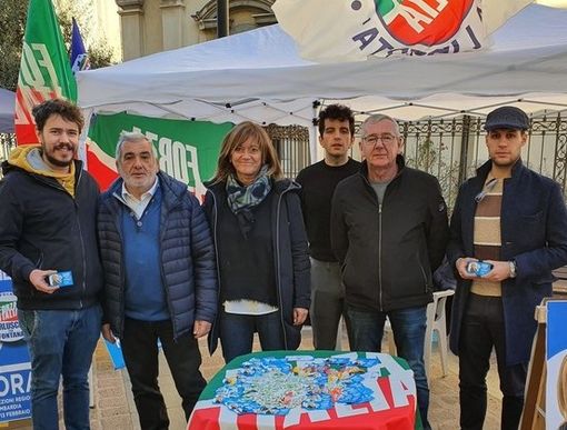 Busto, Forza Italia torna in piazza per la campagna di tesseramento