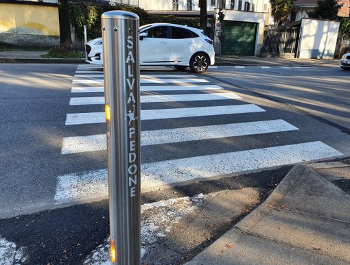 A Busto arrivano le colonnine luminose “salva pedone”. Per attraversare sulle strisce in sicurezza A Busto arrivano le colonnine luminose “salva pedone”. Per attraversare sulle strisce in sicurezza