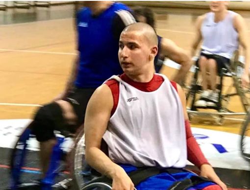 Gli studenti del “Pantani” incontrano un campione del basket in carrozzina. “Massi” uno di noi, uno come noi Gli studenti del “Pantani” incontrano un campione del basket in carrozzina. “Massi” uno di noi, uno come noi