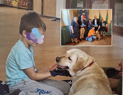 Una delle immagini che illustrano il libro dedicato ad Aut-Out. Nel riquadro, la conferenza stampa con la golden retriever Giada