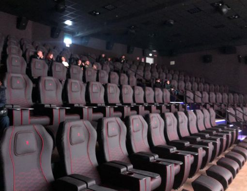 Nelle foto sotto, l’inizio dei lavori della “parete verde” di Cinelandia Gallarate