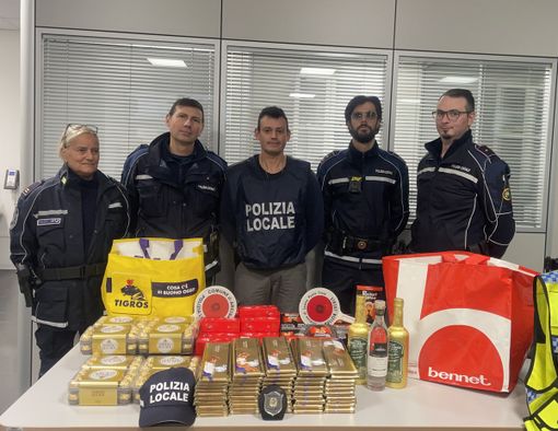 Arcisate, maxi furto di cioccolato al supermercato. Scoperti e denunciati dalla polizia locale Arcisate, maxi furto di cioccolato al supermercato. Scoperti e denunciati dalla polizia locale
