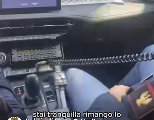 Varese: perseguita e picchia la ex di 19 anni, quarantenne preso sul bus: ecco il video dell'intervento della polizia