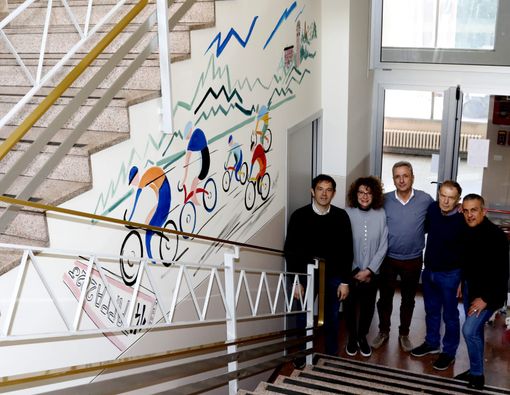 L'artista con gli assessori Dabraio e Savogin, il sindaco, Pietro Ottaviani, e il coordinatore del Comitato di tappa, Nicola Poliseno