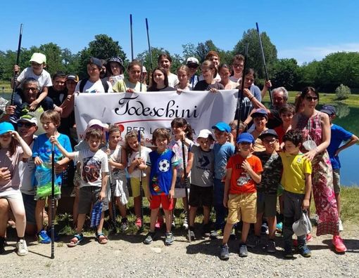 I piccoli pescatori della Montessori: «Insegniamo il rispetto della natura» I piccoli pescatori della Montessori: «Insegniamo il rispetto della natura»