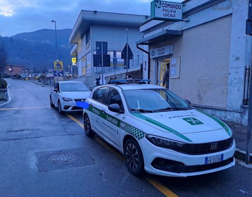 Senza patente, ubriaco e con l'auto rubata: presto dalla polizia locale di Lavena Ponte Tresa Senza patente, ubriaco e con l'auto rubata: presto dalla polizia locale di Lavena Ponte Tresa