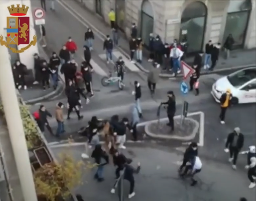 VIDEO. Maxi rissa a Gallarate, identificati alcuni tra i partecipanti. Sono quasi tutti minorenni
