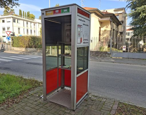 Una delle bibliocabine di Cassano Magnago Una delle bibliocabine di Cassano Magnago