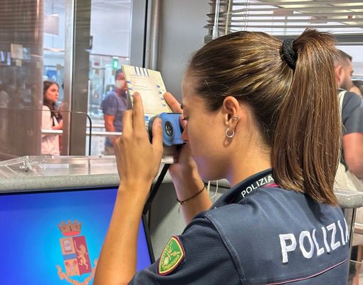 Favoriva l'ingresso irregolare di immigrati all'aeroporto di Malpensa: in manette un cittadino del Mali