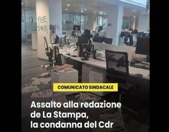 Assalto a redazione La Stampa, 34 identificati e denunciati Assalto a redazione La Stampa, 34 identificati e denunciati