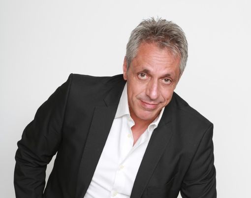 Max Pisu torna a teatro (anche a Legnano) con tre spettacoli