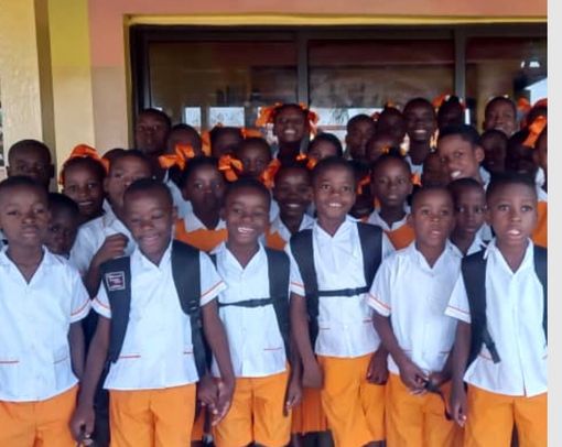 «Donate ai nostri bimbi di Haiti scarpe da ginnastica: servono per andare a scuola»