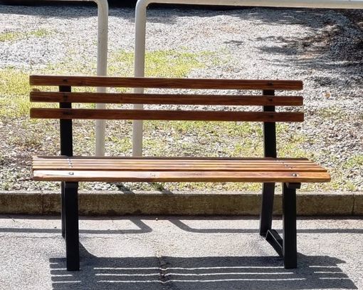 La panchina di via San Giorgio a Casorate Sempione presa di mira dai vandali La panchina di via San Giorgio a Casorate Sempione presa di mira dai vandali