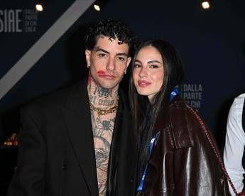 Tony Effe compie 34 anni, Giulia De Lellis: "Auguri amore della mia vita" Tony Effe compie 34 anni, Giulia De Lellis: "Auguri amore della mia vita"