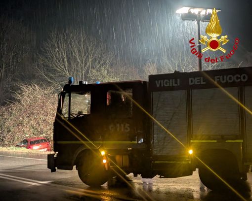 Auto con due ragazzi a bordo finisce fuori strada lungo la Provinciale 1 Auto con due ragazzi a bordo finisce fuori strada lungo la Provinciale 1