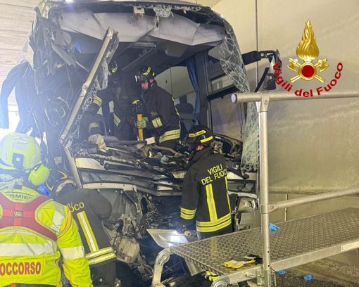 Il bus incidentato a Lomazzo