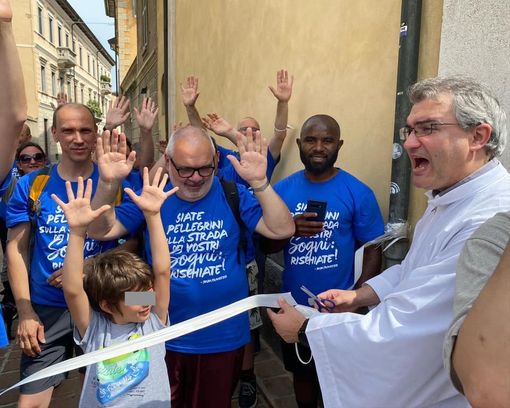 Un'altra bella immagine di don Giovanni Patella alla maratonina domenica scorsa Un'altra bella immagine di don Giovanni Patella alla maratonina domenica scorsa