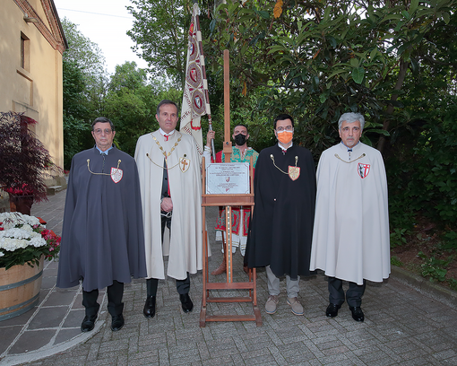 Da sinistra, il presidente della Famiglia Legnanese, Gianfranco Bononi, il Gran Maestro, Giuseppe La Rocca, il Supremo Magistrato, Lorenzo Radice, il Cavaliere del Carroccio, Riccardo Ciapparelli Da sinistra, il presidente della Famiglia Legnanese, Gianfranco Bononi, il Gran Maestro, Giuseppe La Rocca, il Supremo Magistrato, Lorenzo Radice, il Cavaliere del Carroccio, Riccardo Ciapparelli