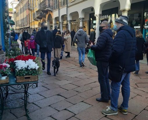 «Comprate i regali di Natale nei negozi delle vostre città», l'appello di Confcommercio